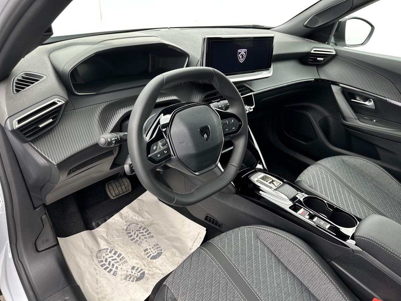 Peugeot 2008 hybrid 110 e-dcs6 allure — photo 8