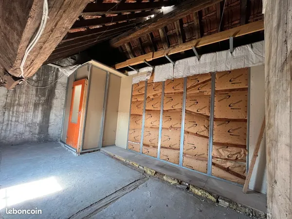 Grenier 23 m² / Hyper-centre de Meaux
