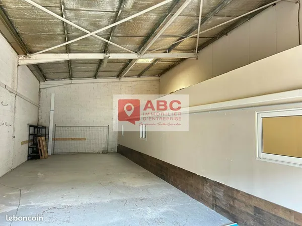 LOCAL D'ACTIVITE 145 m² MAUGUIO