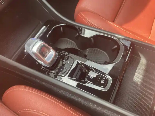 Volvo Xc40 t4 recharge 129+82 ch dct7 — photo 22