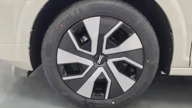 Dacia Sandero sce 65 — photo 15
