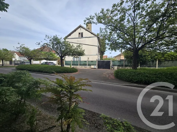 Bâtiment 141 m²