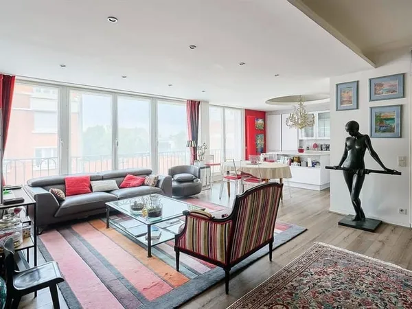 Appartement 100 M2 2 chambres un bureau proche Gare