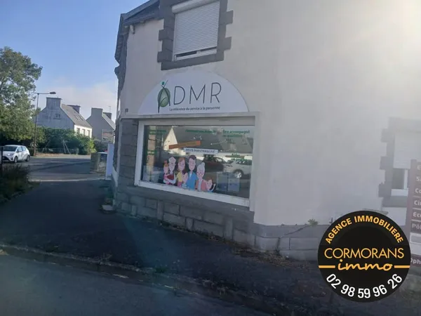 A LOUER - Local professionnel - Bourg de PLOMEUR