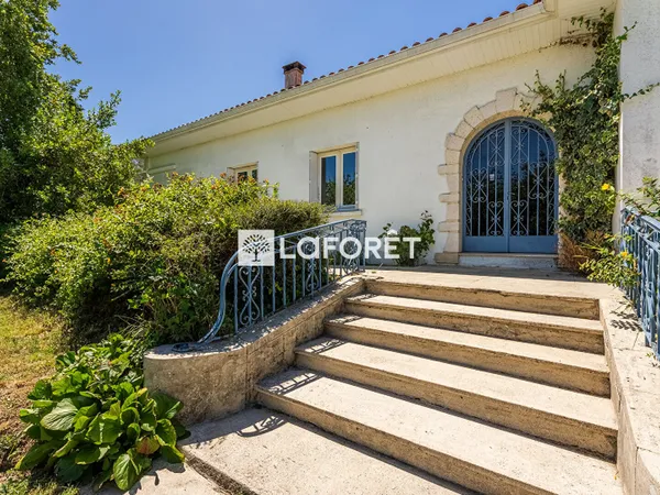 Maison 8 pièces 267 m²