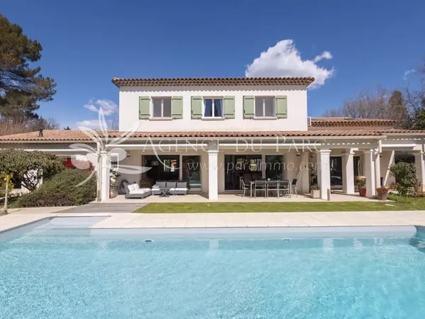 Propriété familiale avec grande dépendance - Jardin paysager - Piscine- Calme absolu