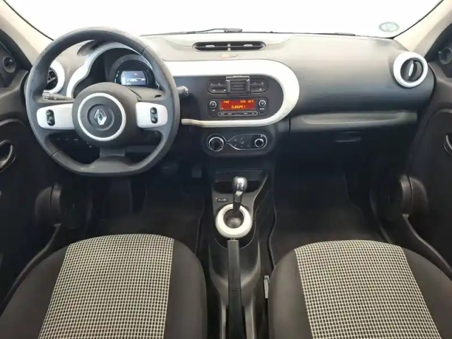 Renault Twingo iii e-tech — photo 11