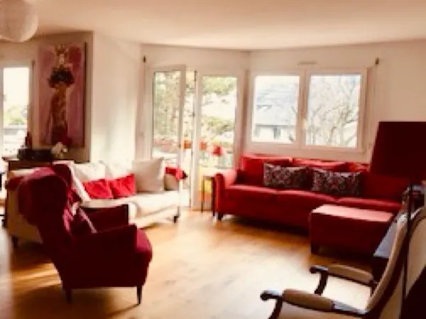 Divonne centre: Bel appartement familial 120 m² - grand séjour, terrasse couverte, garage