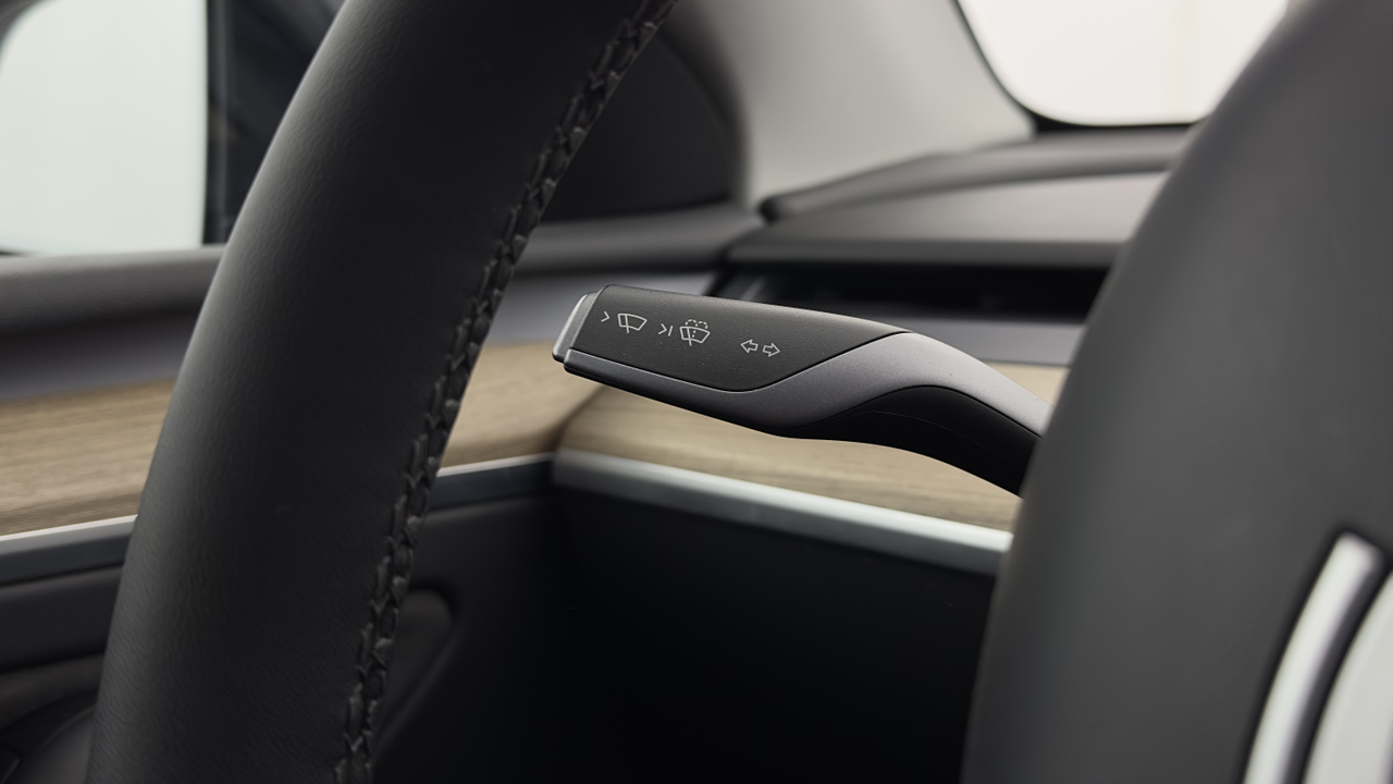 Tesla MODEL Y Standard RWD — photo 14