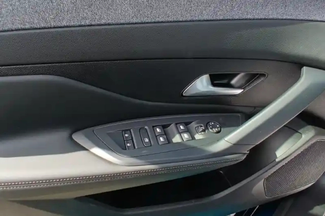 Peugeot 308 hybrid 136 e-dcs6 — photo 23