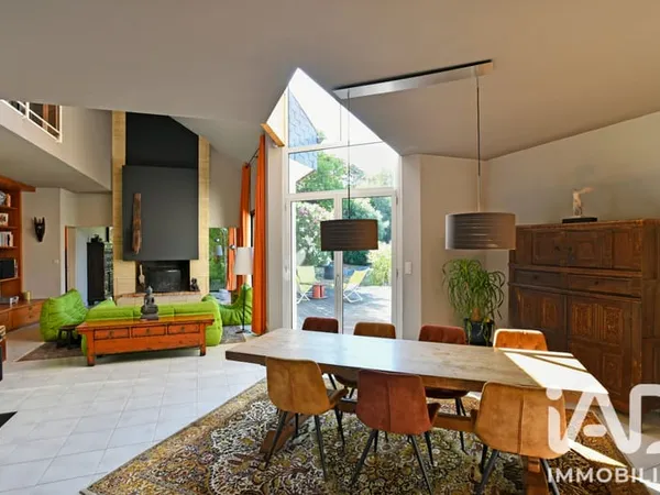 Maison 8 pièces 263 m²