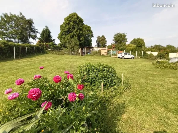Joli terrain constructible viabilisé avec mobil home et étang