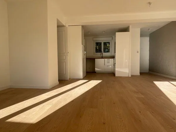 À LOUER - BEL APPARTEMENT T2 DE 54 m² - RÉNOVÉ À NEUF - ANGOUlÊME SECTEUR GARE