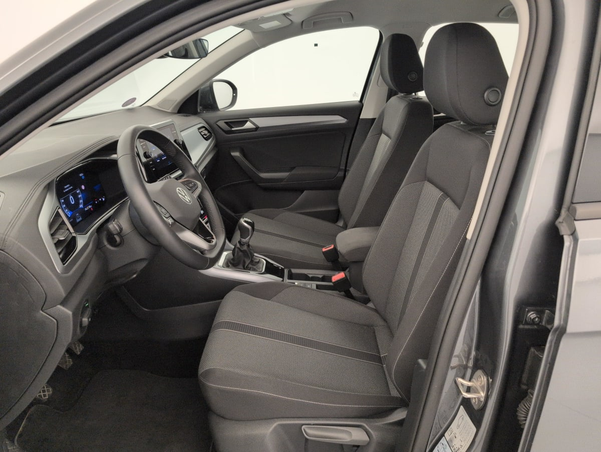 Volkswagen T-Roc — photo 16