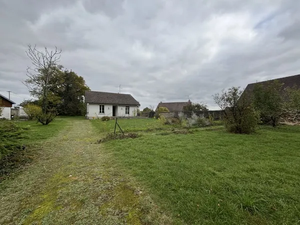 CHATILLON SUR SEINE : Maison de 1930 de plain pied avec 270