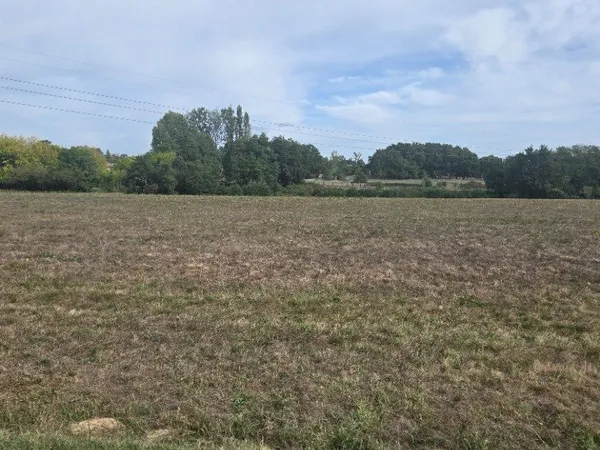Terrain 809 m²