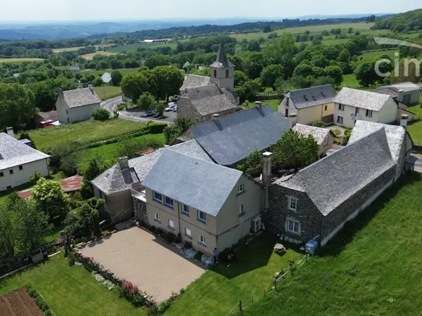 Ensemble immobilier au cœur de l'Aubrac