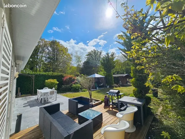 Maison 5 pièces coup de coeur dans résidence avec grand lac, terrain de tennis et piscine