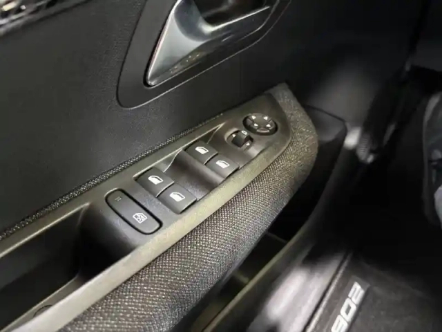 Peugeot 208 hybrid 110 e-dcs6 — photo 18