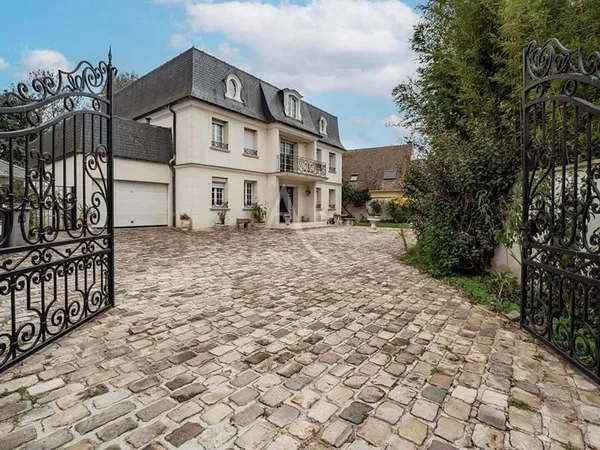 Maison 12 pièces 357 m²