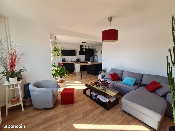 T2 avec balcon + cave + parking - Quartier Faubourg Raines -