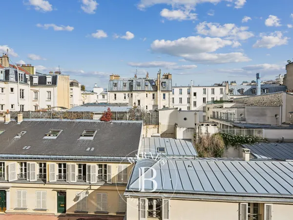 Paris 7 - Saint-Dominique - A rénover - Beau potentiel