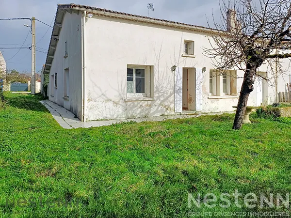 Maison à rénover de plain-pied à vendre près de Saujon, 100m², 3 chambres, 2 garages.