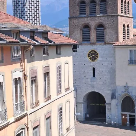 Beau studio meublé centre Grenoble Notre Dame