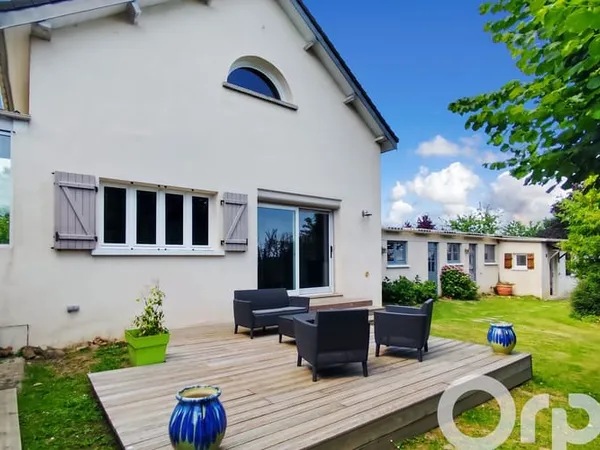 Maison 8 pièces 245 m²