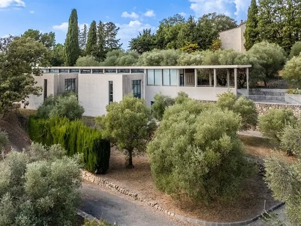 Bâtiment contemporain aux multiples possibilités