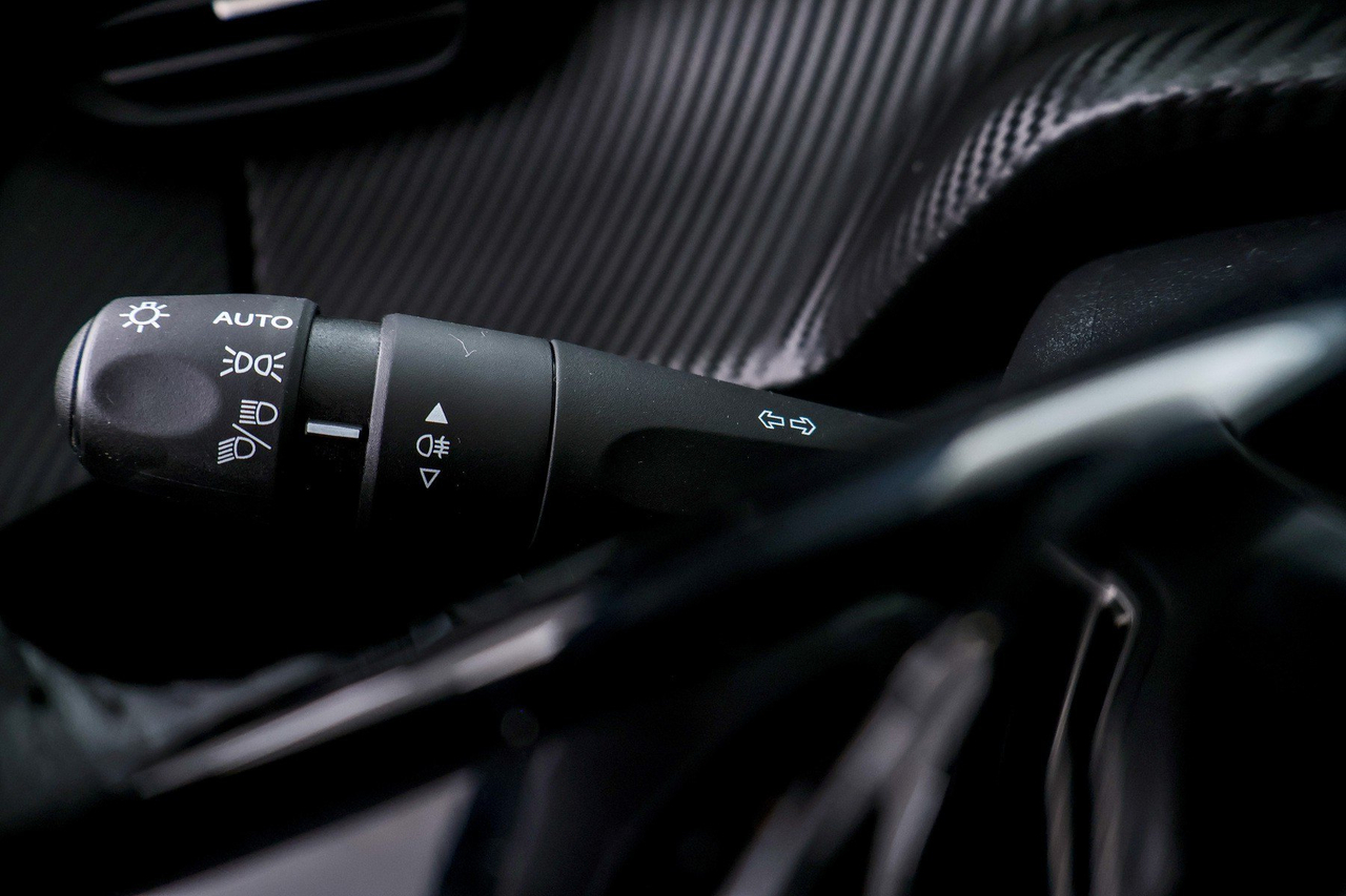 Peugeot 208 — photo 20
