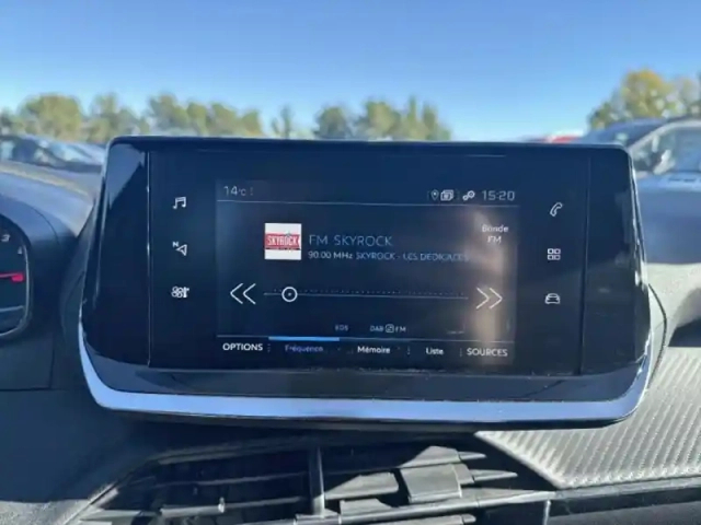 Peugeot 2008 1.2 puretech 100ch s&amp;s style — photo 12