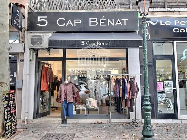 LE LAVANDOU - HYPER CENTRE - CESSION DE BAIL - BOUTIQUE CLIMATISÉE 25 M² - EXCELLENT ETAT