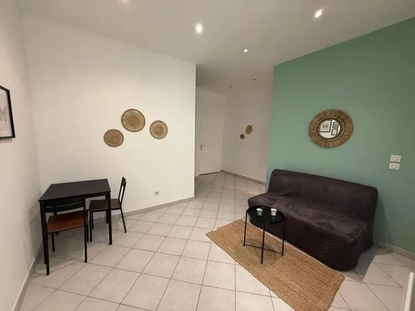 APPARTEMENT T2 RENOVE COTE JOLIETTE