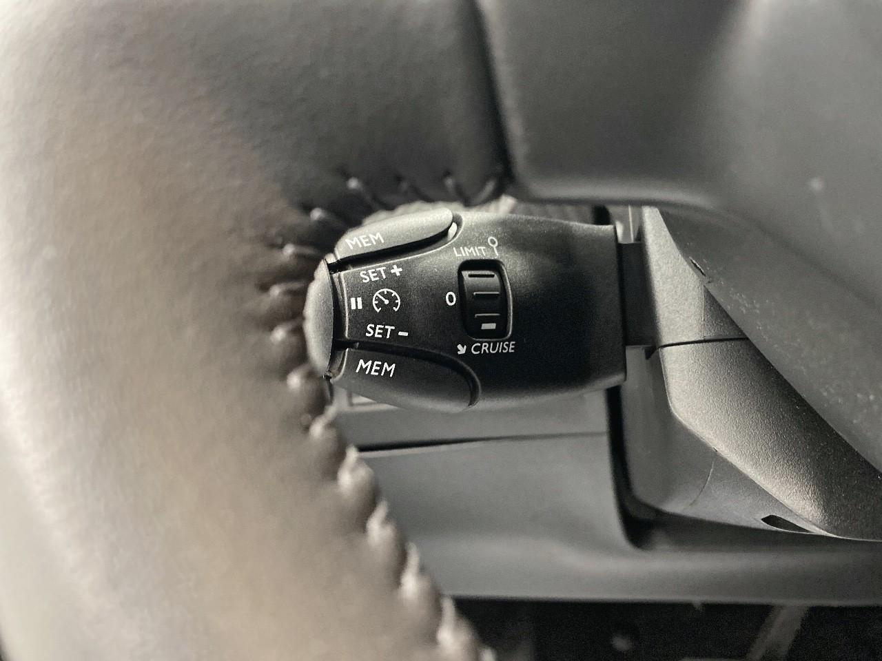 Peugeot 2008 hybrid 136 e-dcs6 style — photo 18