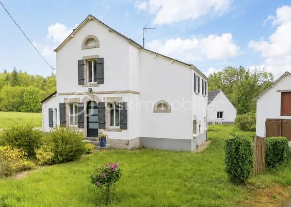 CHARMANTE MAISON DE CARACTERE - 5 PIECES AVEC JARDIN - DEPENDANCES