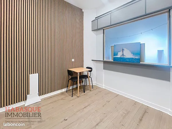 Local 11 m² LESNEVEN