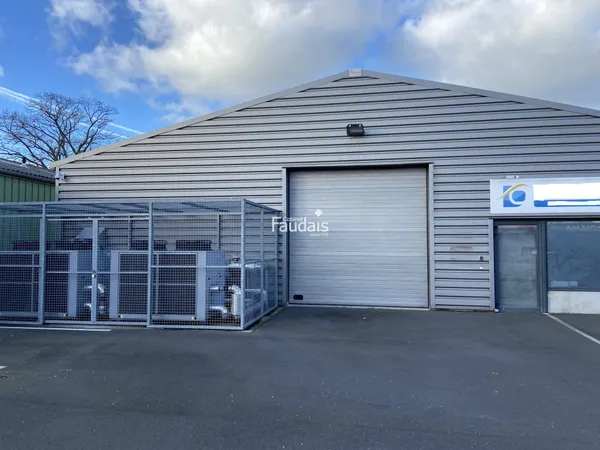 Local professionnel 225 m²