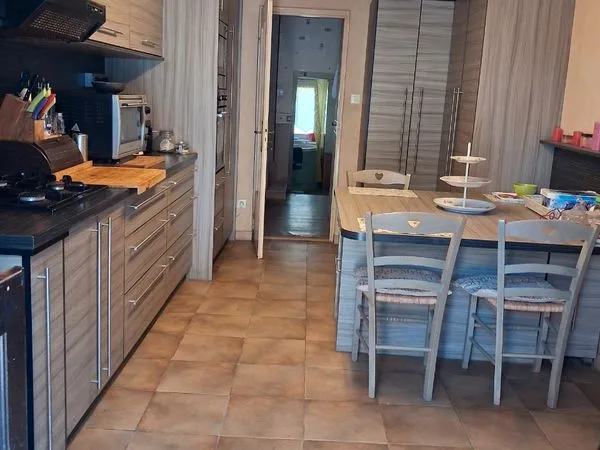 Maison 6 pièces avec dépendances