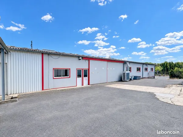 LOCAL INDUSTRIEL À LOUER - 1032 m² - NONTRON (24)