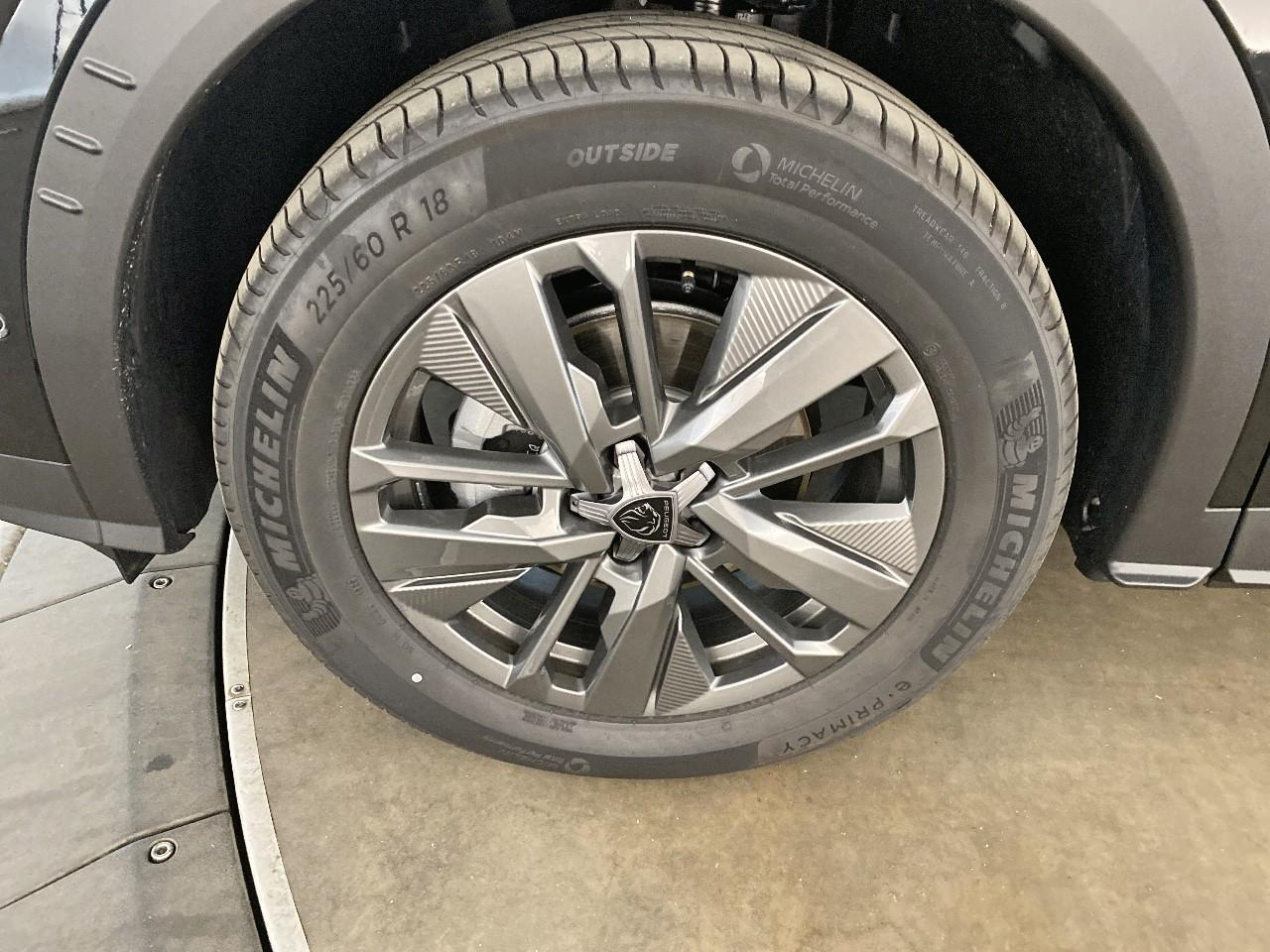 Peugeot 5008 hybrid 145 ch e-dcs6 allure — photo 11