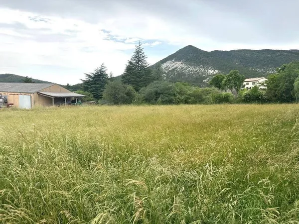 Terrain constructible 2075 m²
