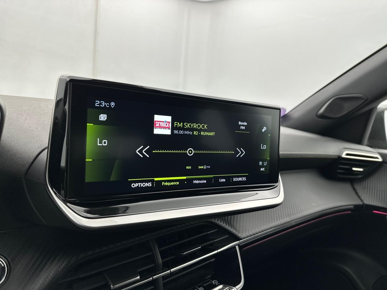 Peugeot 2008 puretech 130 s&s eat8 gt — photo 23