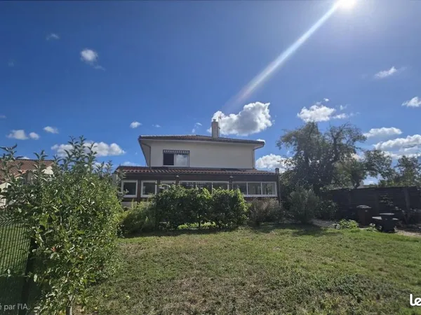 Maison 8 pièces 198 m²