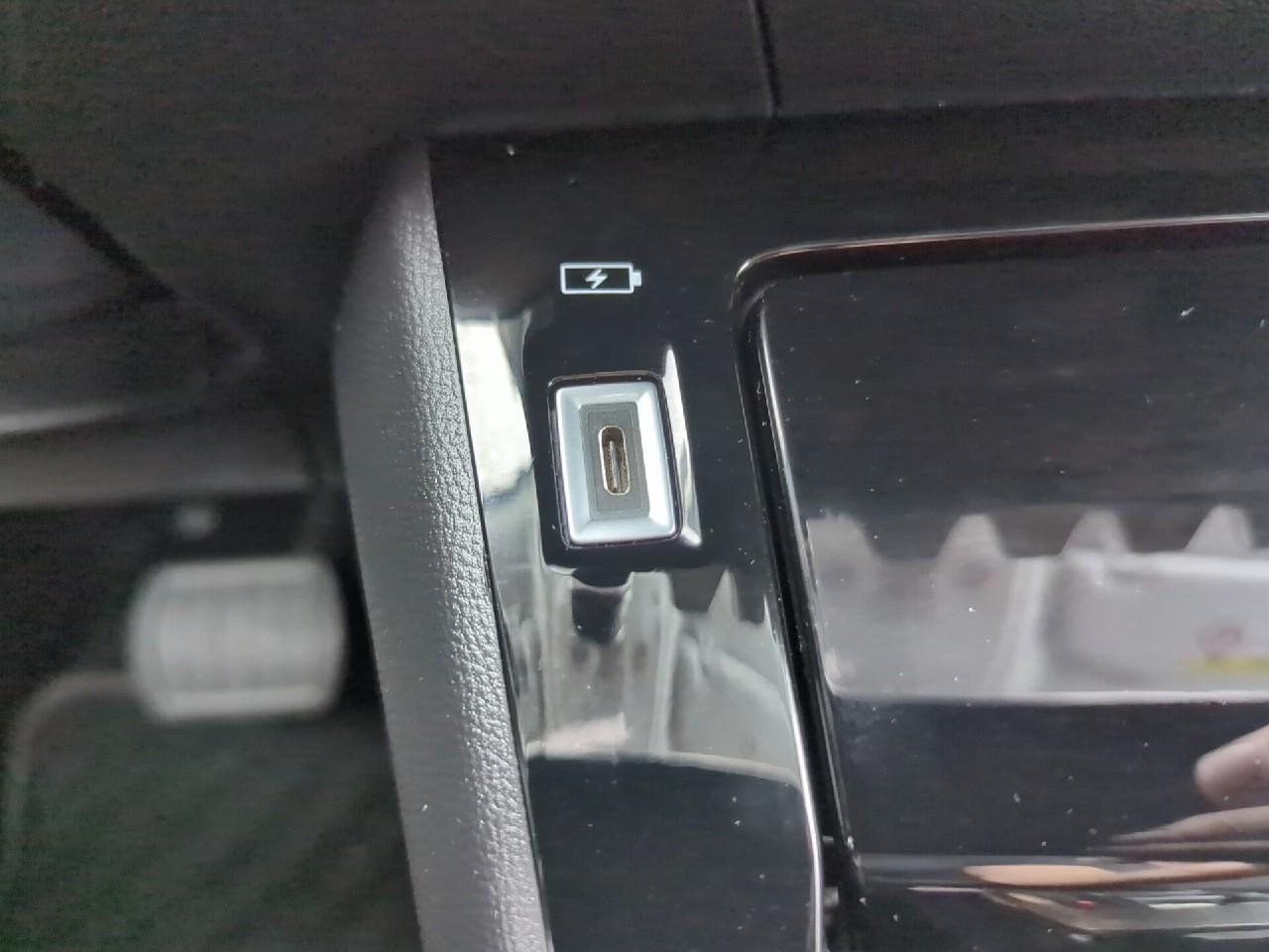 Peugeot 2008 puretech 130 s&s eat8 allure — photo 26