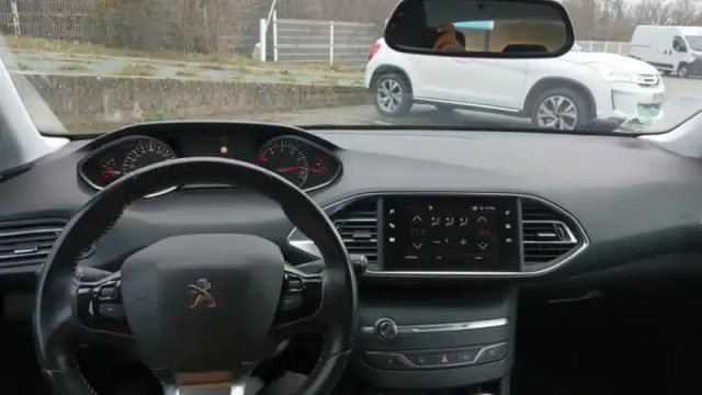Peugeot 308 sw puretech 130ch s&amp;s bvm6 — photo 30