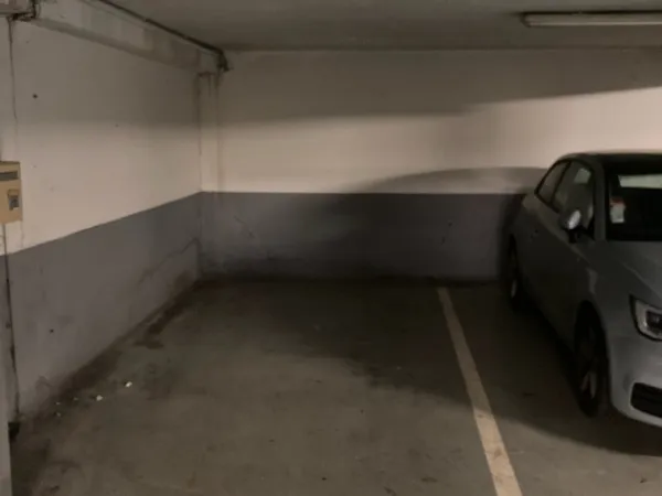 Loue place de parking· 12m²
