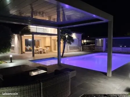 Villa de caractere de 200m² secteur mont sous vaudrey sur 16 ares clos et securise avec piscine