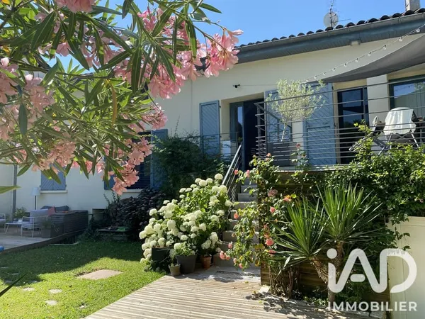 Maison 8 pièces 237 m²