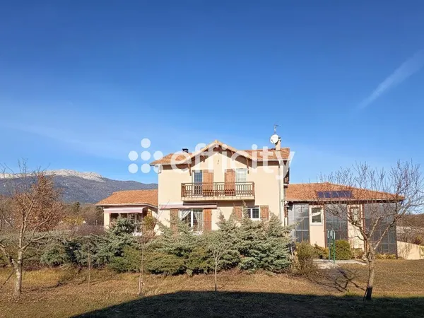 Maison 9 pièces 230 m²